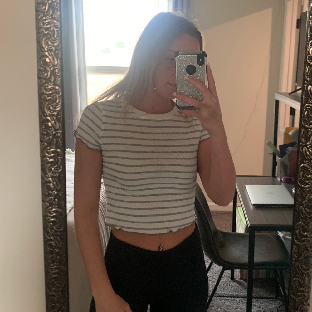 Shein Short Sleeve Striped Crop Top